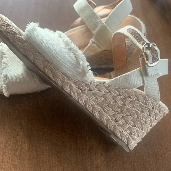 Tommy Bahama Cream Espadrille Sandals Size 7.5. Worn twice - Picture 4 of 6